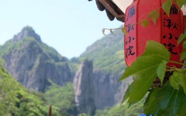 Yaqiu Courtyard Featured Hostel