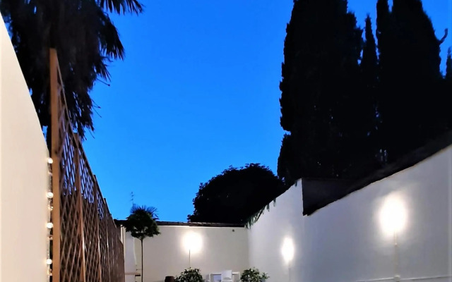 Movie Star Apartment with garden