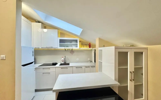 Rooftop Elegance Suite