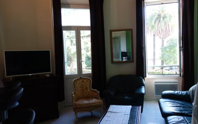 Welcome to Cannes - GALIENNI 3