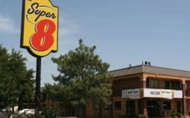 Super 8 Tulsa East