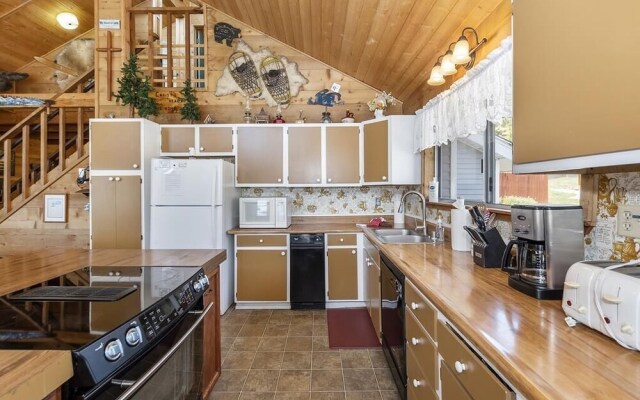 012 - Lakefront Chalet