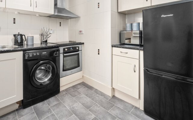 One Bedroom Apartment by Klass Living Serviced Accommodation Coatbridge - Garturk Apartment With Wifi  and Parking