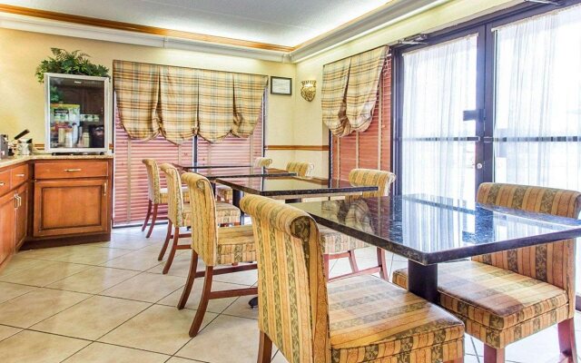 Econo Lodge Inn & Suites Griffin North