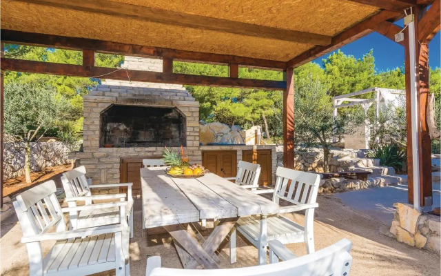 One-Bedroom Apartment in Vir