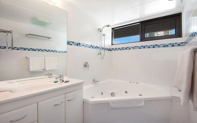 Surfers International Apartments Resort