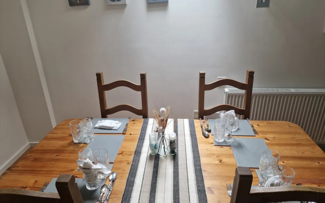 Lakeviews/quietness/parking/longstays/4guests