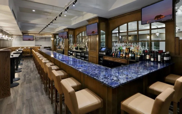 Madison Beach Hotel, Curio Collection by Hilton