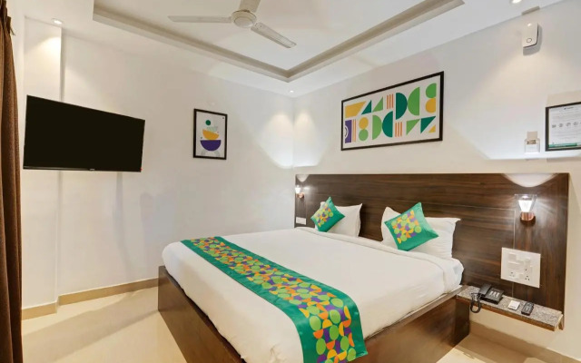 Treebo Aishwarya Grand - 4 km from Promenade Beach