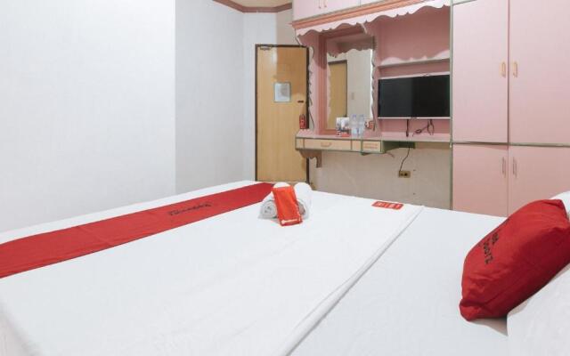 RedDoorz @ Royal Grande Beach Resort Batangas