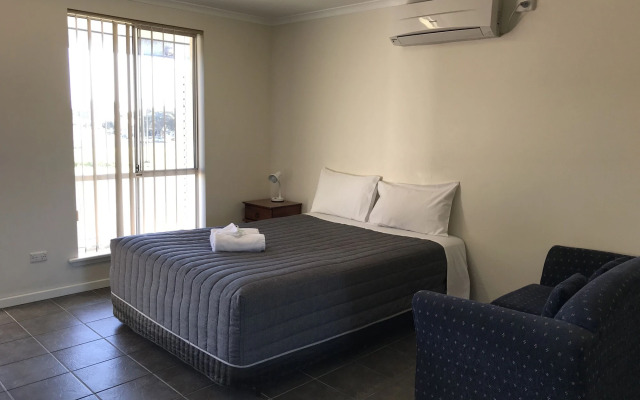 Robetown Motor Inn & Apartments