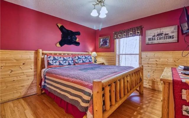 Black Bear Lookout - Two Bedroom Cabin