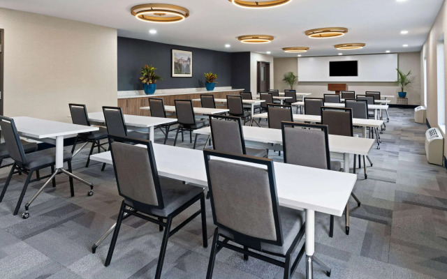 La Quinta Inn & Suites by Wyndham Memphis I-240