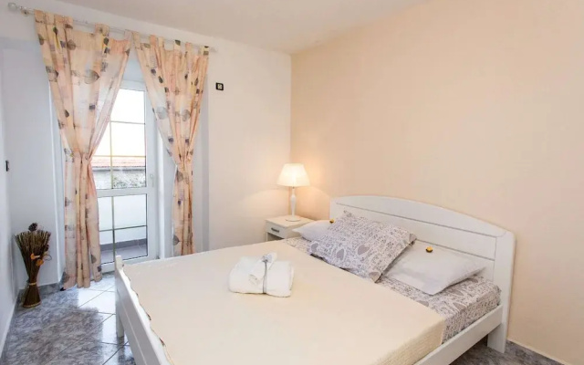 Apartments Tino- Two Bedroom Apartment With Balcony and Sea View