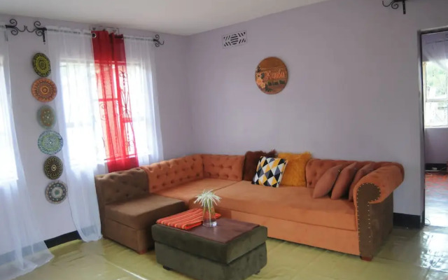 Beautiful & Stylish 2-bedroom Apartment in Karatu