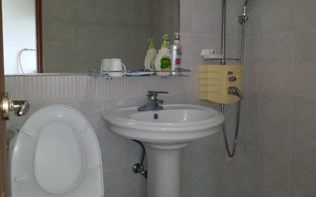Jun House - Hostel