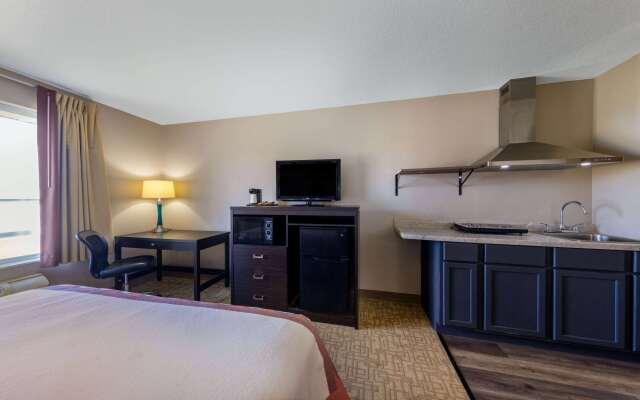 Super 8 by Wyndham Jackson MN