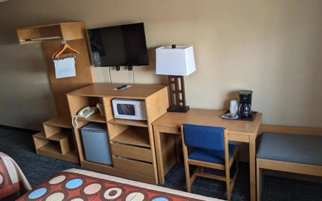 Super 8 Baxter/Brainerd Area