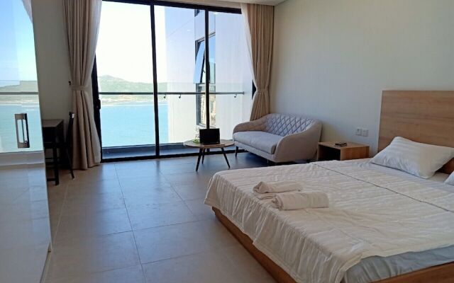 Luxury Scenia Bay Apartment with Seaview