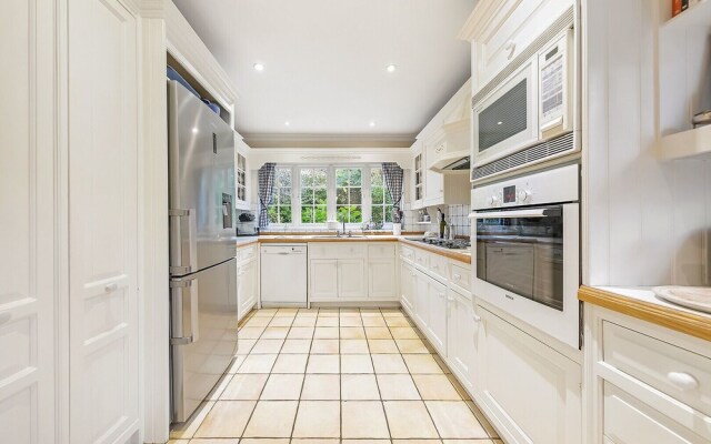 Hampstead Courtyard Escape
