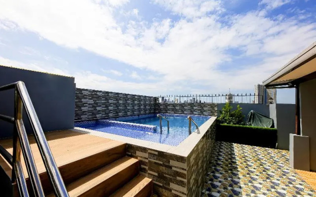 Dona Aurora Condotel by Oyo Rooms