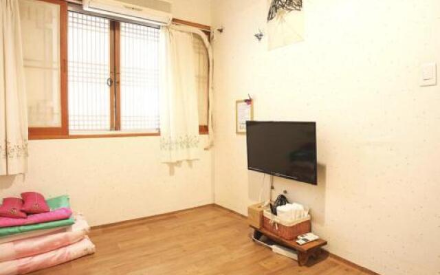 Gyo-dong Oegasjip Hanok