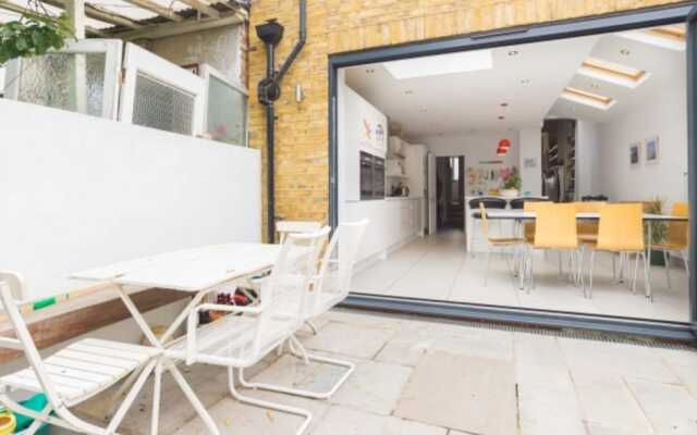 Veeve - 4 bed house, Winston Road, Stoke Newington