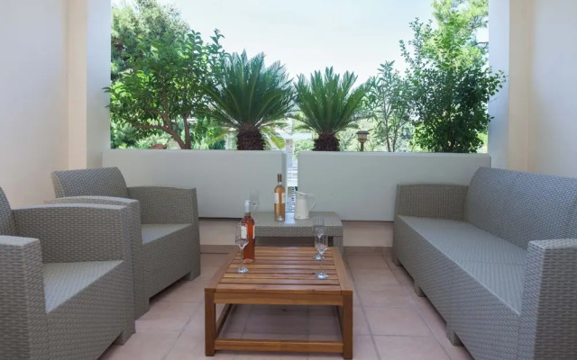 Luxe 3 Bd Penthouse 5 Min from Drosia