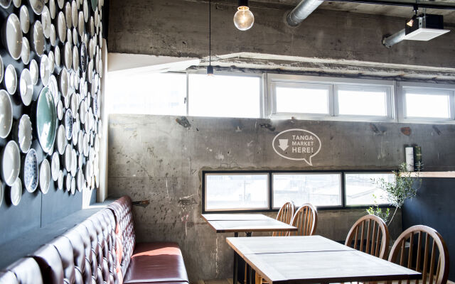 Hostel and Dining Tanga Table