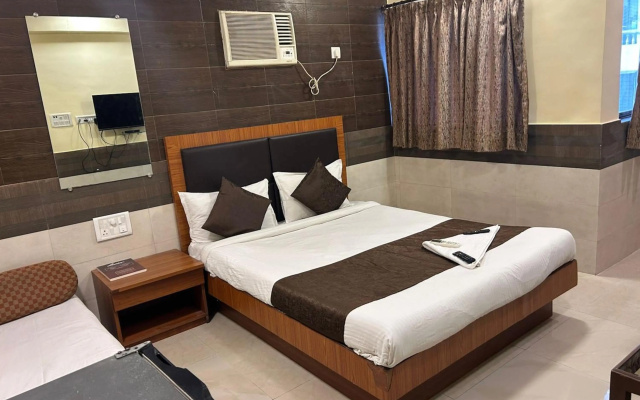 Lucky Hotel Bandra – Guest Rooms – Mumbai