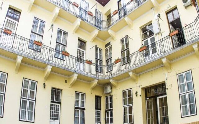 Central Hotel 21