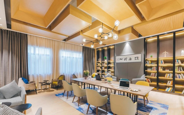 Atour Hotel Yufeng Mountain Park Liuzhou