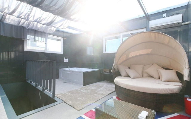 Jecheon Case Hotel
