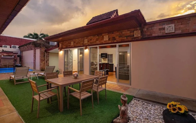 Balinese 3BR Pool Villa Freya in Rawai