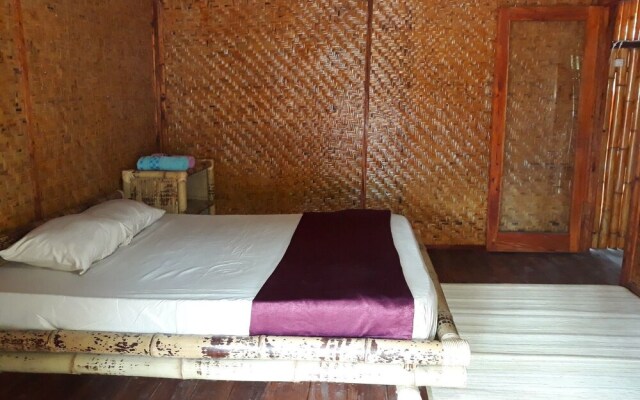 Wooden Paradise Home Stay - Hostel