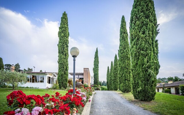 Cozy Bungalow With Air Conditioning And Terrace In Tuscany