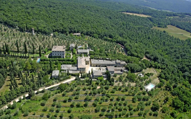 Charming Villa in Tuscany With Pool & Views