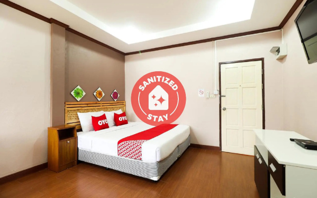 OYO 359 Golden Nakara Place (Vaccinated Staff)