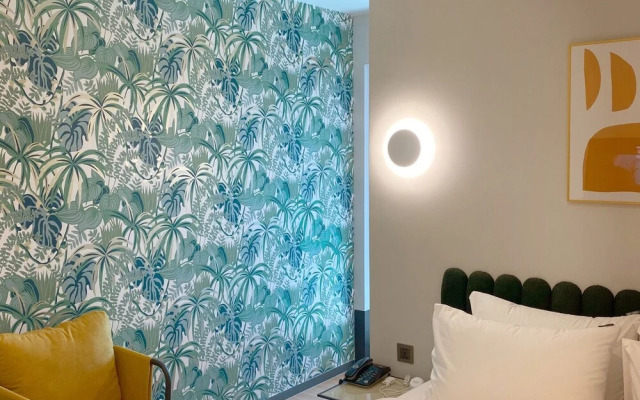 Seven Bricks Hotel