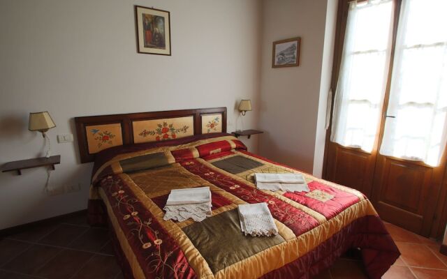 Farmhouse With Swimming Pool in Cortona