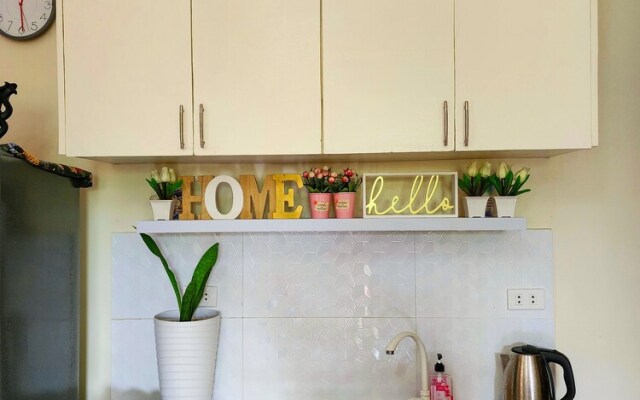 Serene 2BR Escape Poolside Bliss