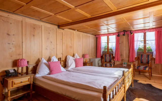 Swiss-Chalet Merlischachen - Historik Chalet-Hotel Lodge