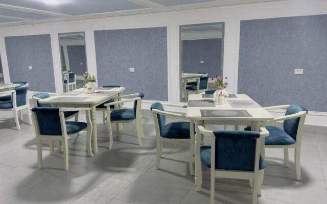 Lianali Hotel