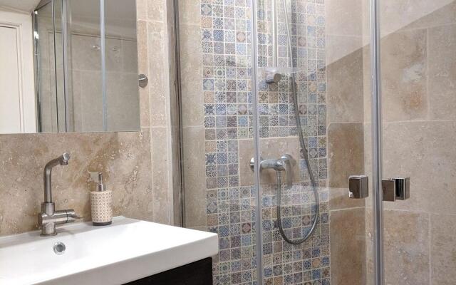 Gite Rue des Fleurs Puycelsi