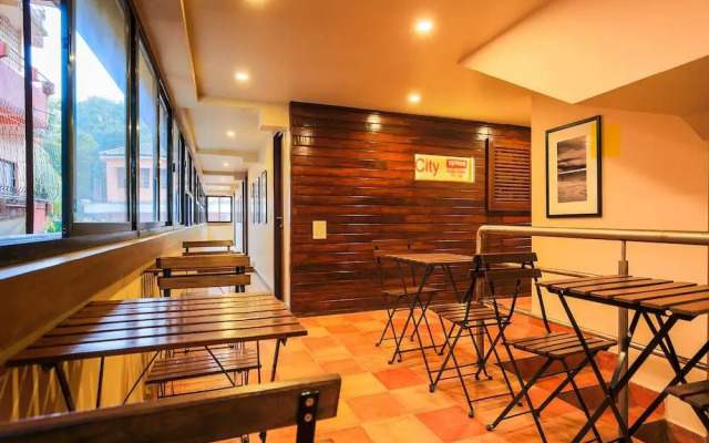 City Xpress Hotel Rooms by OYO Rooms