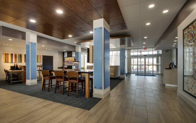 Holiday Inn Express & Suites Mount Vernon by IHG