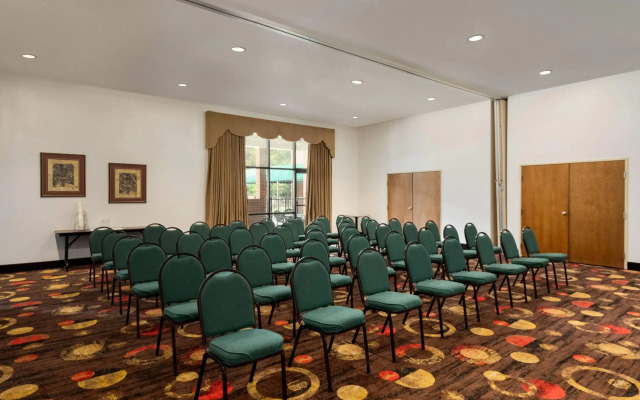 Days Inn by Wyndham Lexington