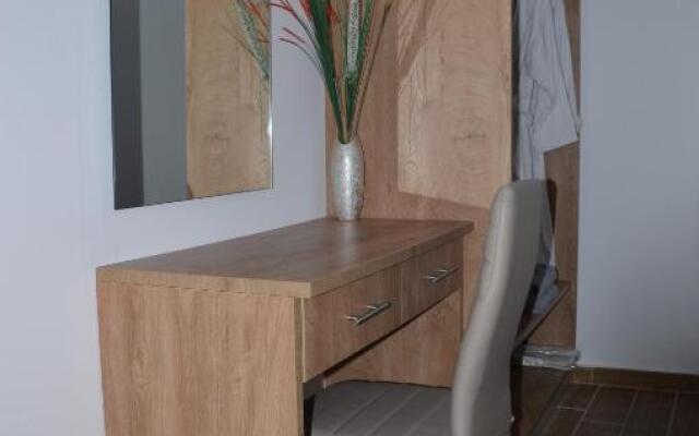 Zeus Throne Suites
