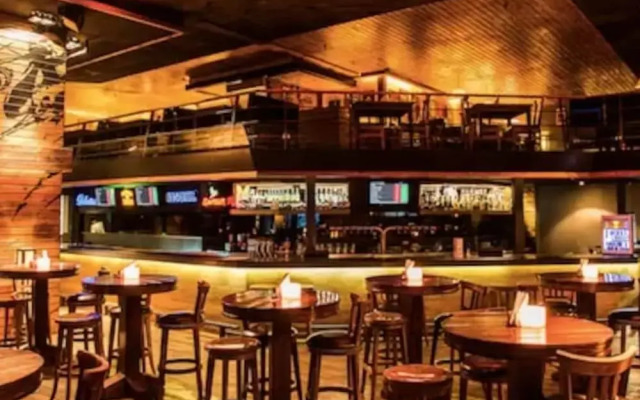 City Oasis w Bathtub n Balcony