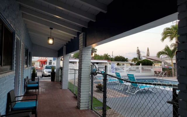 Hollywood Gardens Inn & Suites